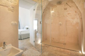 Dusche, Haartrockner, Bidet