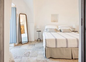 4 bedrooms, iron/ironing board, travel cot, free WiFi - Villa in Ostuni with 3 bedrooms sleeps 7 (Ostuni)