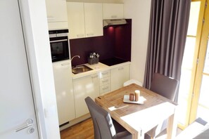 Stovetop, dishwasher, coffee/tea maker, highchair