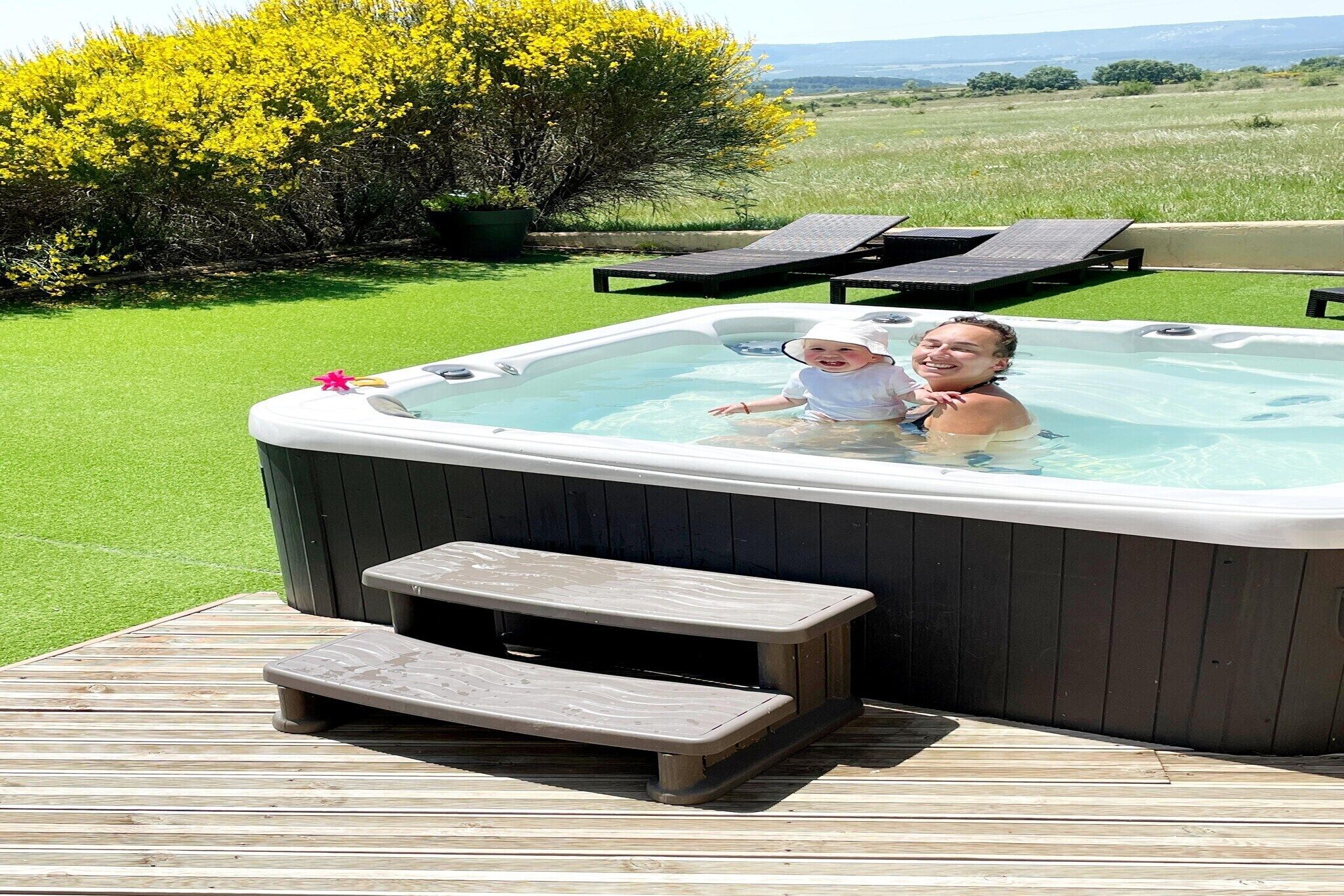 Outdoor spa tub