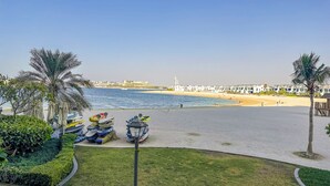 House - Short-stay at Al Haseer - 4 Beds Palm Holiday Apt (Dubai)