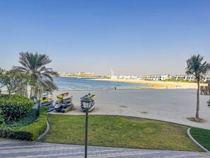 Apartment | 4 bedrooms - Short-stay at Al Haseer - 4 Beds Palm Holiday Apt (Dubai)