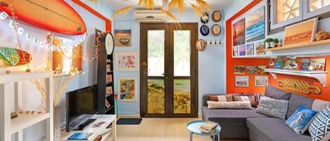 Una Smart TV, libros