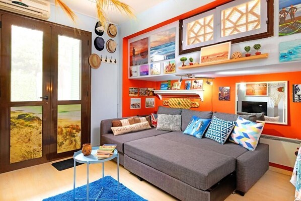 Smart TV, books - The Eclectic Yard home -famous for its Design (Rodos)