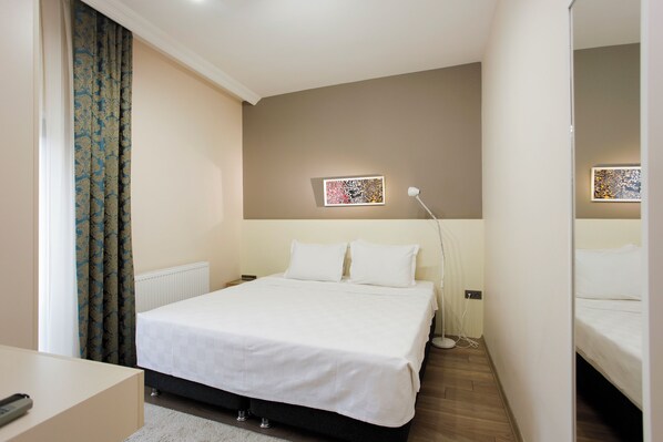 1 habitación, tabla de planchar con plancha, wifi y ropa de cama 