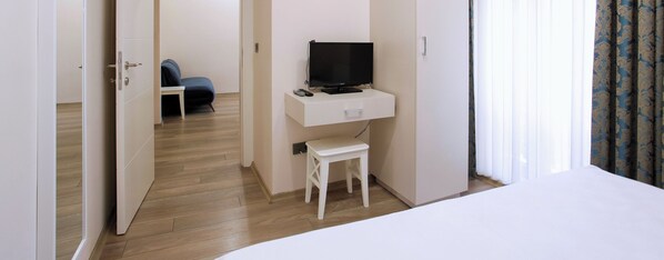 1 habitación, tabla de planchar con plancha, wifi y ropa de cama