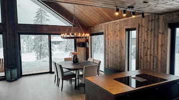 Cabin, 3 Bedrooms, Accessible, Patio | Interior