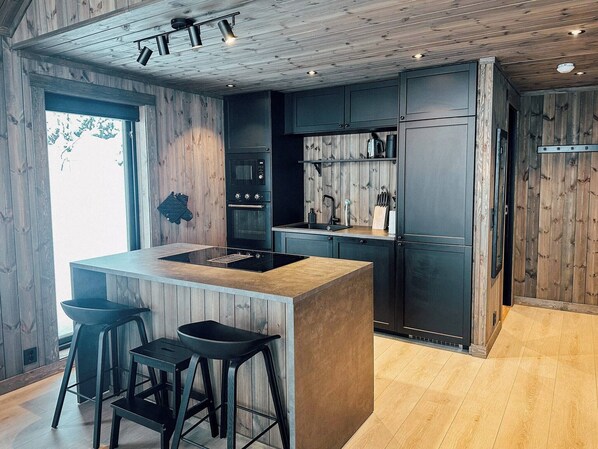 Interior - Modern Mountain Cabin - 3 Bedrooms - Sleeps 7 (Al)