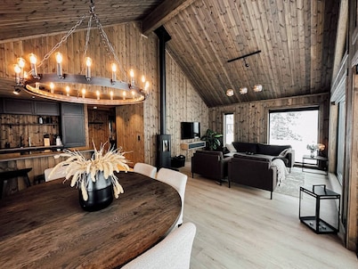 Modern Mountain Cabin - 3 Bedrooms - Sleeps 7
