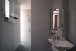 Doppia Superior | Bagno | Doccia, set di cortesia gratuito, asciugacapelli, pantofole