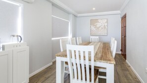 Dining - Bribie Beach Apartment (BELLARA)