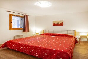 1 bedroom - Apartment with private indoor pool (Orelle)