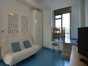TV - Spacious and modern well equipped apartment near the beach (Bibione)