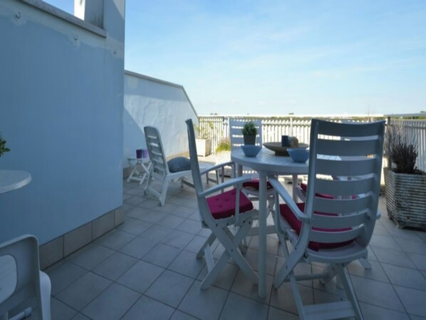 Outdoor dining - Spacious and modern well equipped apartment near the beach (Bibione)