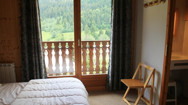 Room - Apartment near Portes du Soleil ski area (Châtel)