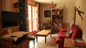 Living area - Apartment near Portes du Soleil ski area (Châtel)