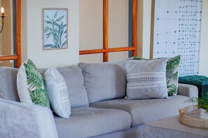 Huis, 6 slaapkamers, roken, balkon | Woonkamer | Boeken