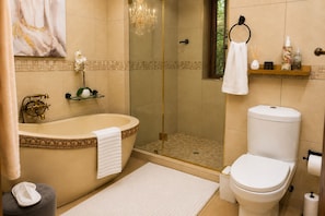 House, 6 Bedrooms, Accessible, Smoking | Bathroom