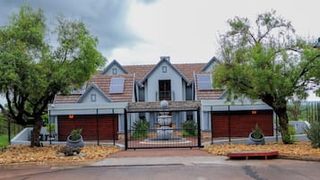 House, 6 Bedrooms, Smoking, Balcony | Exterior