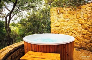 Bañera de hidromasaje exterior