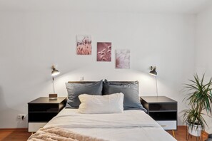 1 bedroom, desk, iron/ironing board, WiFi - Fully equipped Scandi-style oasis of peace in Leipzig North (Leipzig)