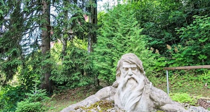 Atemberaubendes alleinstehendes Ferienhaus mit W-LAN, TV, Innenhof, Haustiere erlaubt und Parkplatz
