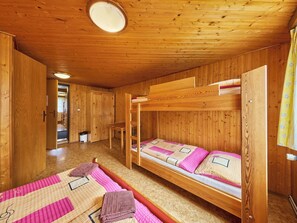 8 bedrooms, free WiFi