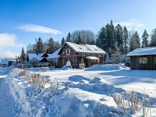 Belle maison de vacances privée pour 30 personnes avec WIFI, TV, patio et animaux admis