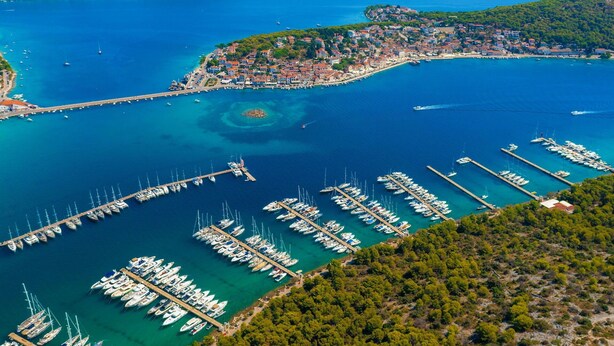 Marina - Cosy apartment for 4 guests with A/C, WIFI, TV and terrace (Rogoznica)