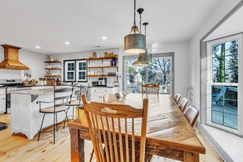 Spacious 6BR/10Bed~Pet & Family Friendly + HOT TUB