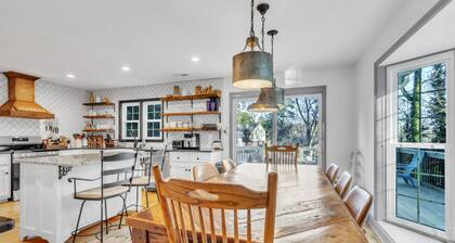 Spacious 6BR/10Bed~Pet & Family Friendly + HOT TUB