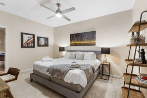 6 bedrooms, desk, iron/ironing board, travel crib