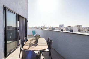 Penthouse, Sea View | Balcony - Rooftop Jacuzzi Penthouse by Sea N' Rent (Tel Aviv)