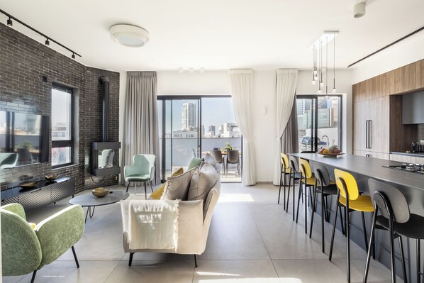 Interior - Rooftop Jacuzzi Penthouse by Sea N' Rent (Tel Aviv)