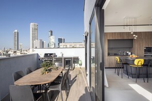 Balcony - Rooftop Jacuzzi Penthouse by Sea N' Rent (Tel Aviv)