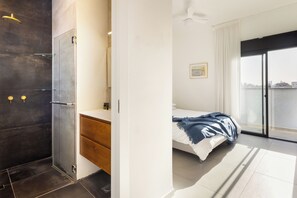 Penthouse, Sea View