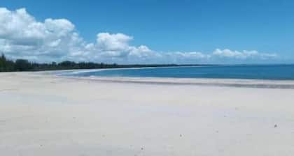 Beachfront Oasis in Mahambo, Madagascar - Chalet Retreat