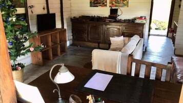 Chalet, 2 chambres, fumeur, balcon | Salle de séjour