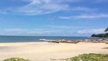 Chalet, 2 chambres, fumeurs, balcon | Plage