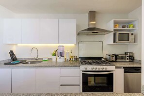 Fridge, microwave, oven, stovetop