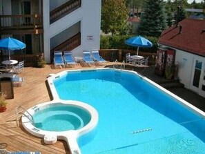 Pool - Beachside 214 Luxury Condo on East Grand Traverse Bay (Traverse City)
