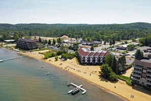 On the beach - Beachside 220 Luxury Condo on the Beach (Traverse City)