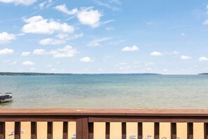 On the beach - Beachside 325 Waterfront Condo (Traverse City)