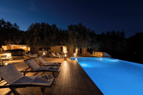 Gioi - Villa with infinity pool and citrus grove view 10 minutes from Noto