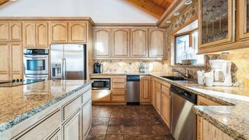 KylskÄp, mikrovÄgsugn, ugn och spishÀll