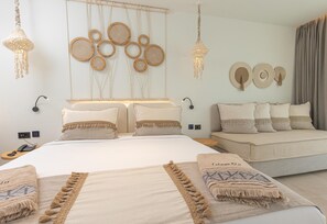 In-room safe, soundproofing, iron/ironing board, free WiFi