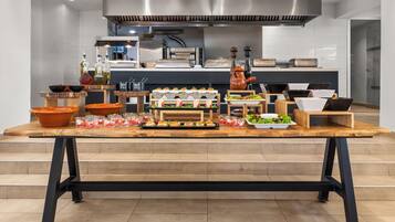3 restaurantes: opção de café da manhã, almoço e jantar