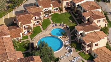 Een seizoensgebonden buitenzwembad