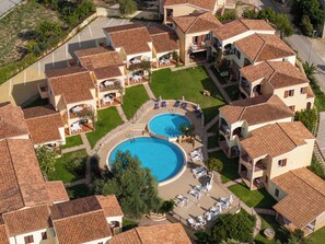 Seasonal outdoor pool - Apartment Sardinia Seaside Ac And Wifi (Badesi)