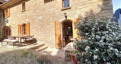 Family home on the heights of Miramas-Le-Vieux in the heart of Provence